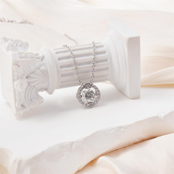 Moissanite 1Ct Flickering Halo Pendant Necklace round Moissanite Copper Necklace Chain Jewelry Perfect Birthday Engagement Wedding Anniversary Gift Christmas Thanksgiving Valentine'S Day Mother'S Day Gifts